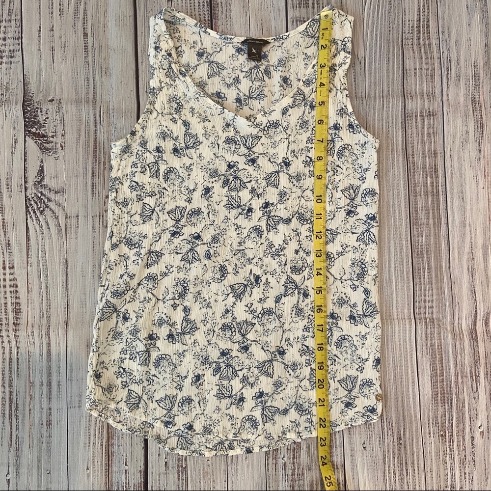 Eddie Bauer White and Blue Floral Ribbed Tank Top. Size Small. EUC - Picture 9 of 9